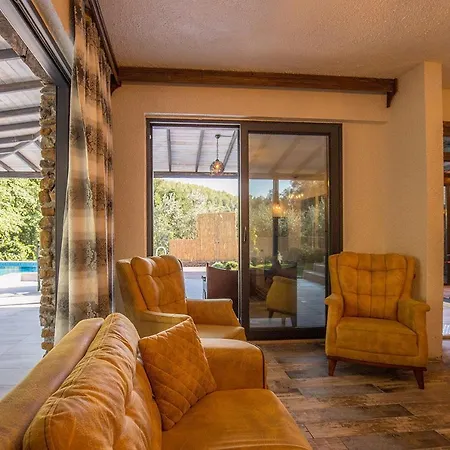 Villa Keyf Inlice, 4 Bedroom, Large Pool And Fully Pricacy Garden And Pool