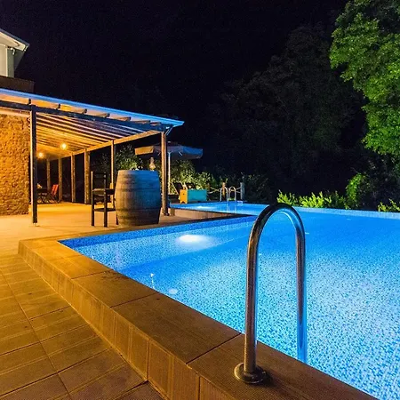 Keyf Inlice, 4 Bedroom, Large Pool And Fully Pricacy Garden And Pool *