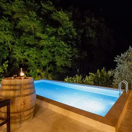 Keyf Inlice, 4 Bedroom, Large Pool And Fully Pricacy Garden And Pool