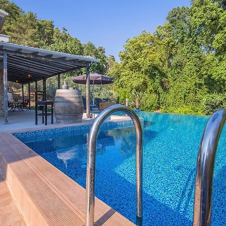 Keyf Inlice, 4 Bedroom, Large Pool And Fully Pricacy Garden And Pool Villa *