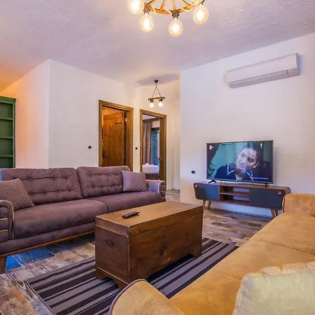 Keyf Inlice, 4 Bedroom, Large Pool And Fully Pricacy Garden And Pool