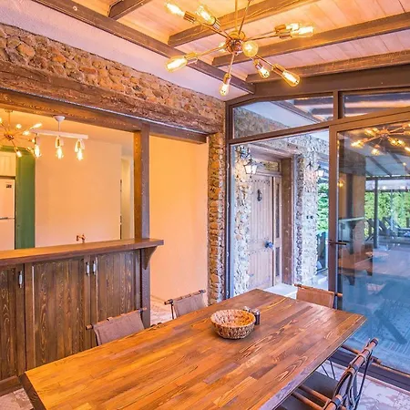 Keyf Inlice, 4 Bedroom, Large Pool And Fully Pricacy Garden And Pool