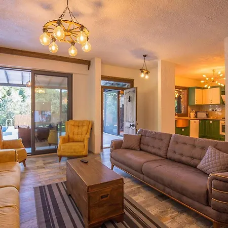 Keyf Inlice, 4 Bedroom, Large Pool And Fully Pricacy Garden And Pool Villa *